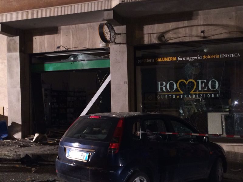 Violenta Esplosione Negozio Reggio Calabria