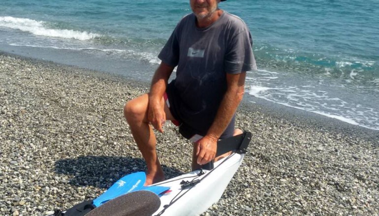 Melito Porto Salvo Rc Arriva Sulla Spiaggia Melitese Il Kayaker