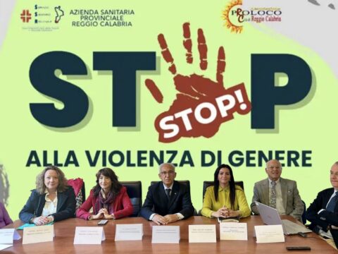 Foto di gruppo incontro violenza di genere