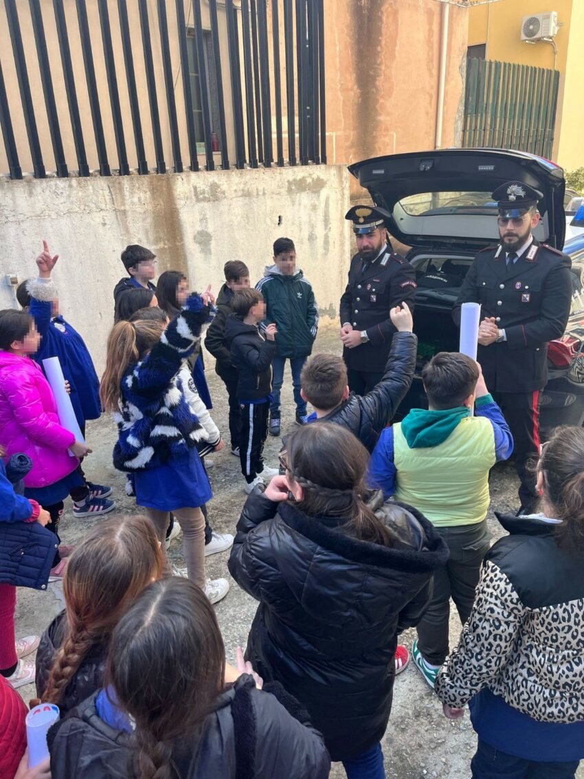 ALUNNI DELL’ISTITUTO COMPRENSIVO E CARABINIERI